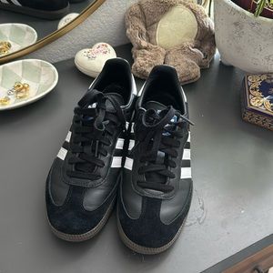 ADIDAS SAMBAS WOMENS SIZE 8 - BLACK